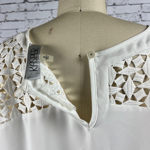 Vintage white blouse with laces on shoulders and sleeves size 2X - Picture 6 of 7